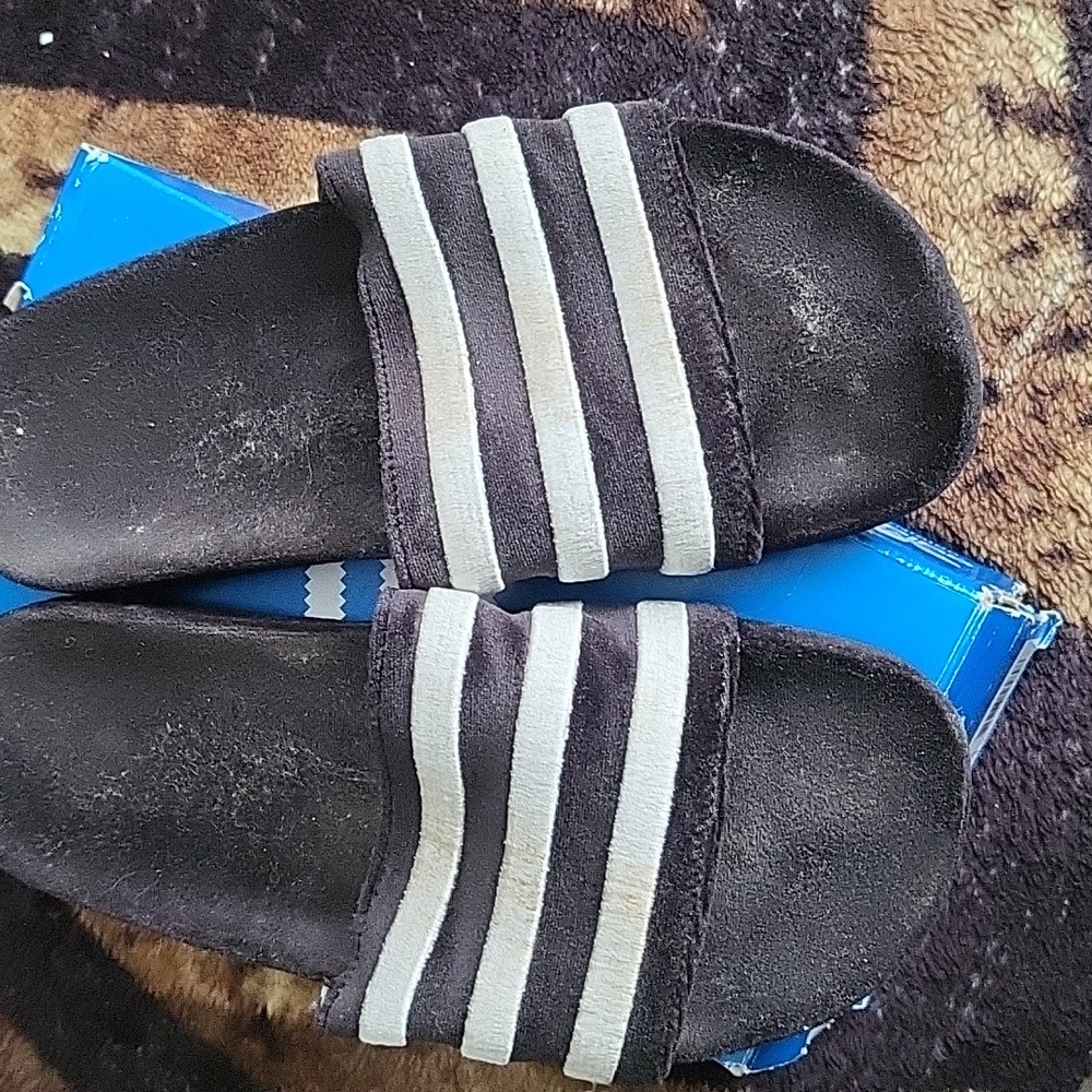 GUC Adidas Adolette j velvet like Slides